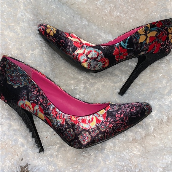 Heels! - Picture 2 of 5